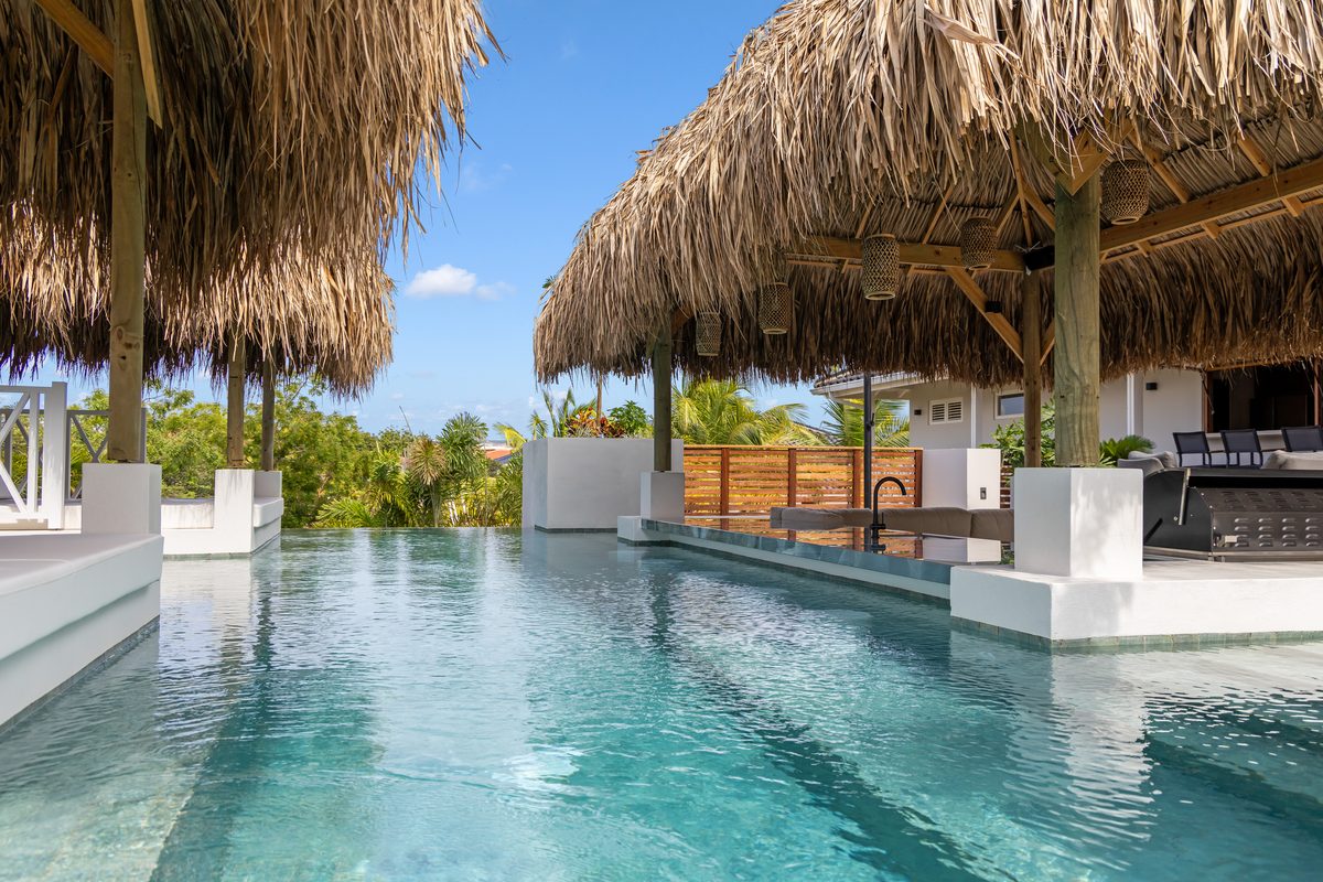 Achterzwembad & palapa-lounge (4 van 17) — Lazy Jane Curaçao