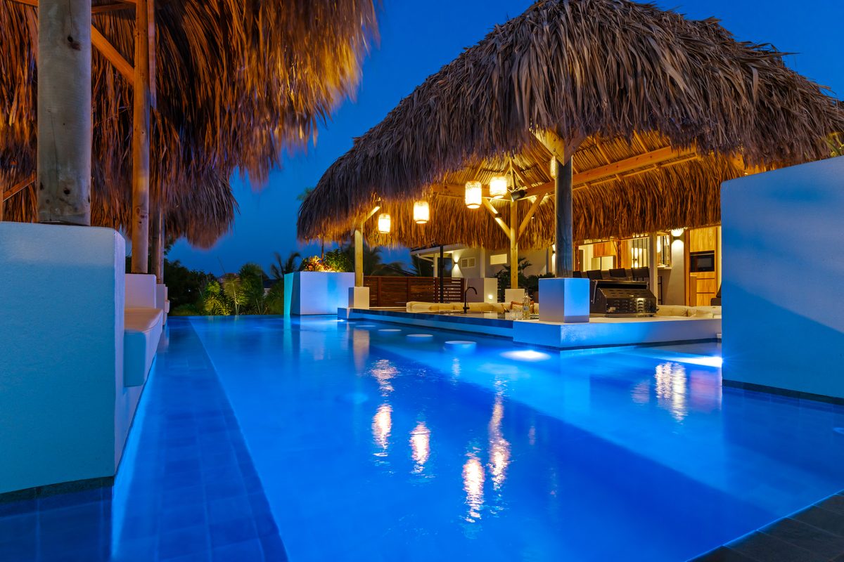 Achterzwembad & palapa-lounge (14 van 17) — Lazy Jane Curaçao
