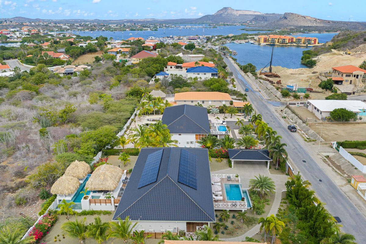 Overzicht villa & tuin (3 van 9) — Lazy Jane Curaçao